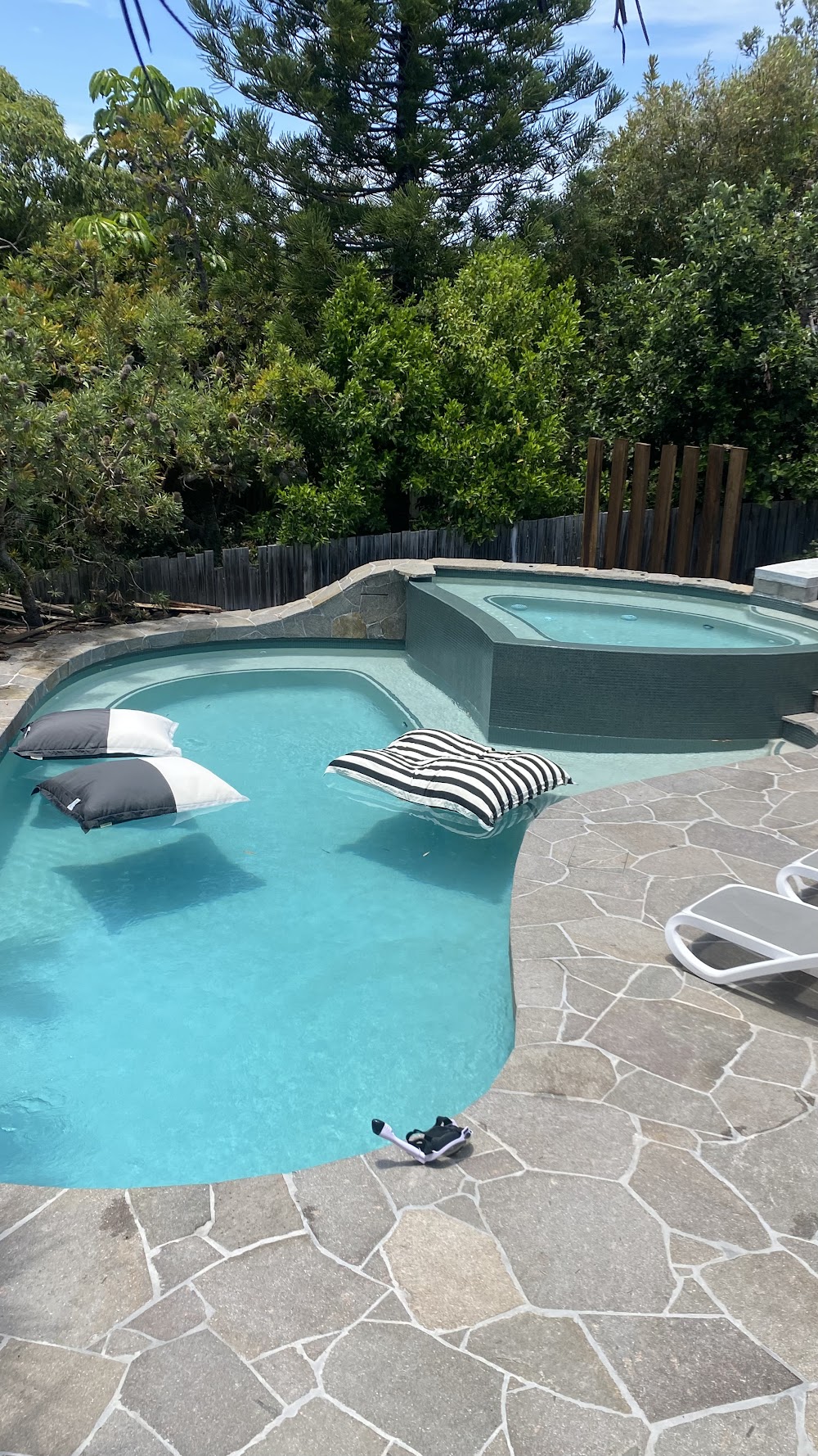 Lago Pools