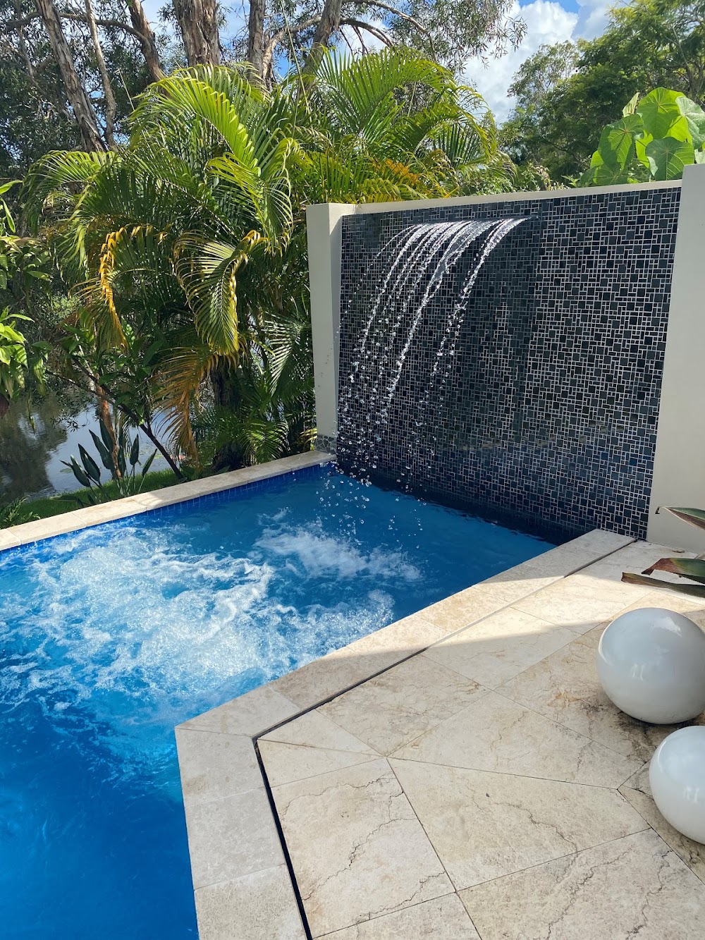 Mad Pool Interiors & Renovations